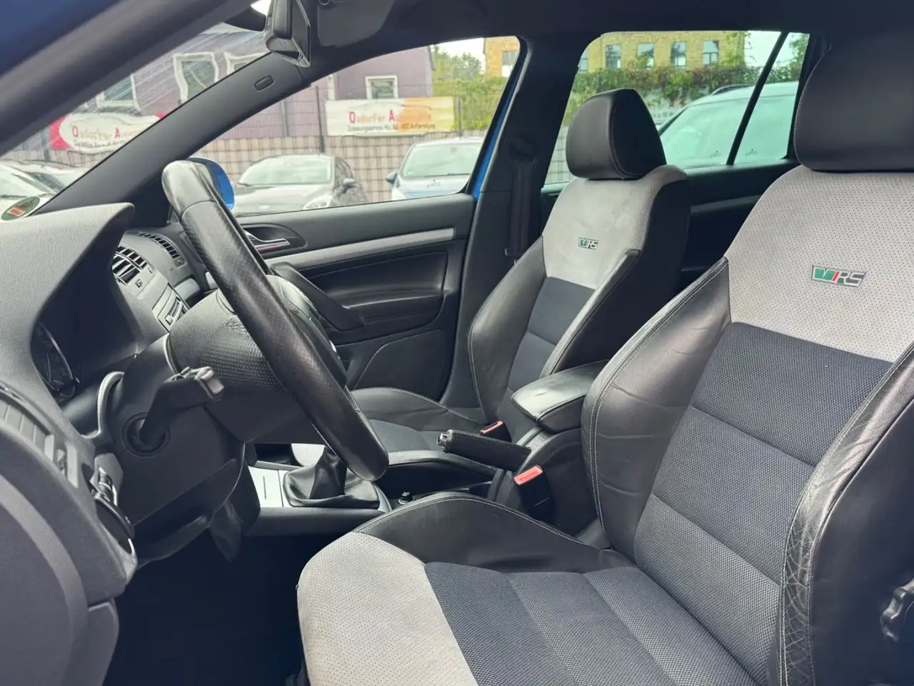 SKODA OCTAVIA COMBI RS 2.0 TFSI 200ch - PACK SPORT - SIÈGES SPORT CHAUFFANTS - XÉNON - ATTELAGE - JANTES ALLIAGE