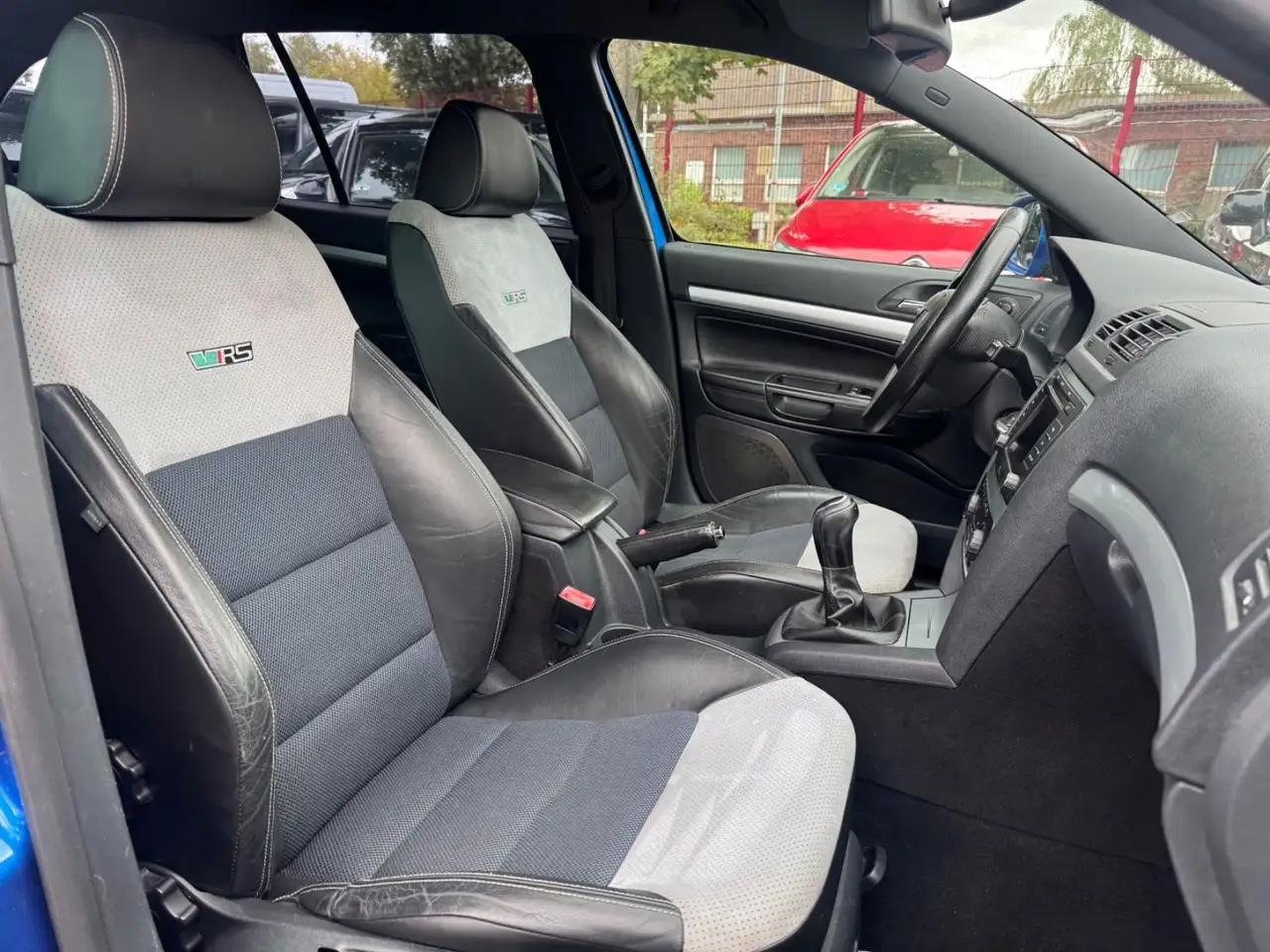 SKODA OCTAVIA COMBI RS 2.0 TFSI 200ch - PACK SPORT - SIÈGES SPORT CHAUFFANTS - XÉNON - ATTELAGE - JANTES ALLIAGE