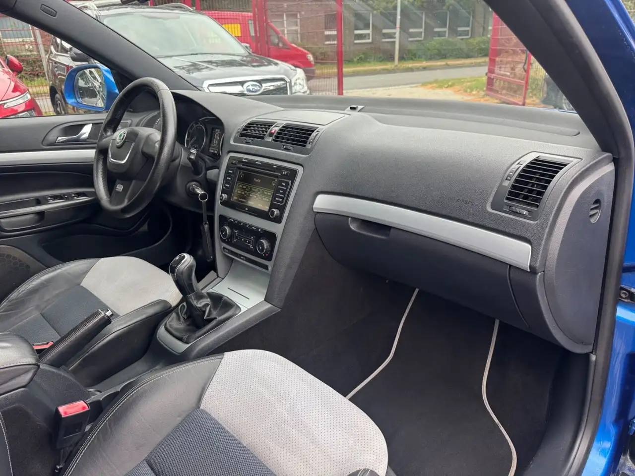 SKODA OCTAVIA COMBI RS 2.0 TFSI 200ch - PACK SPORT - SIÈGES SPORT CHAUFFANTS - XÉNON - ATTELAGE - JANTES ALLIAGE
