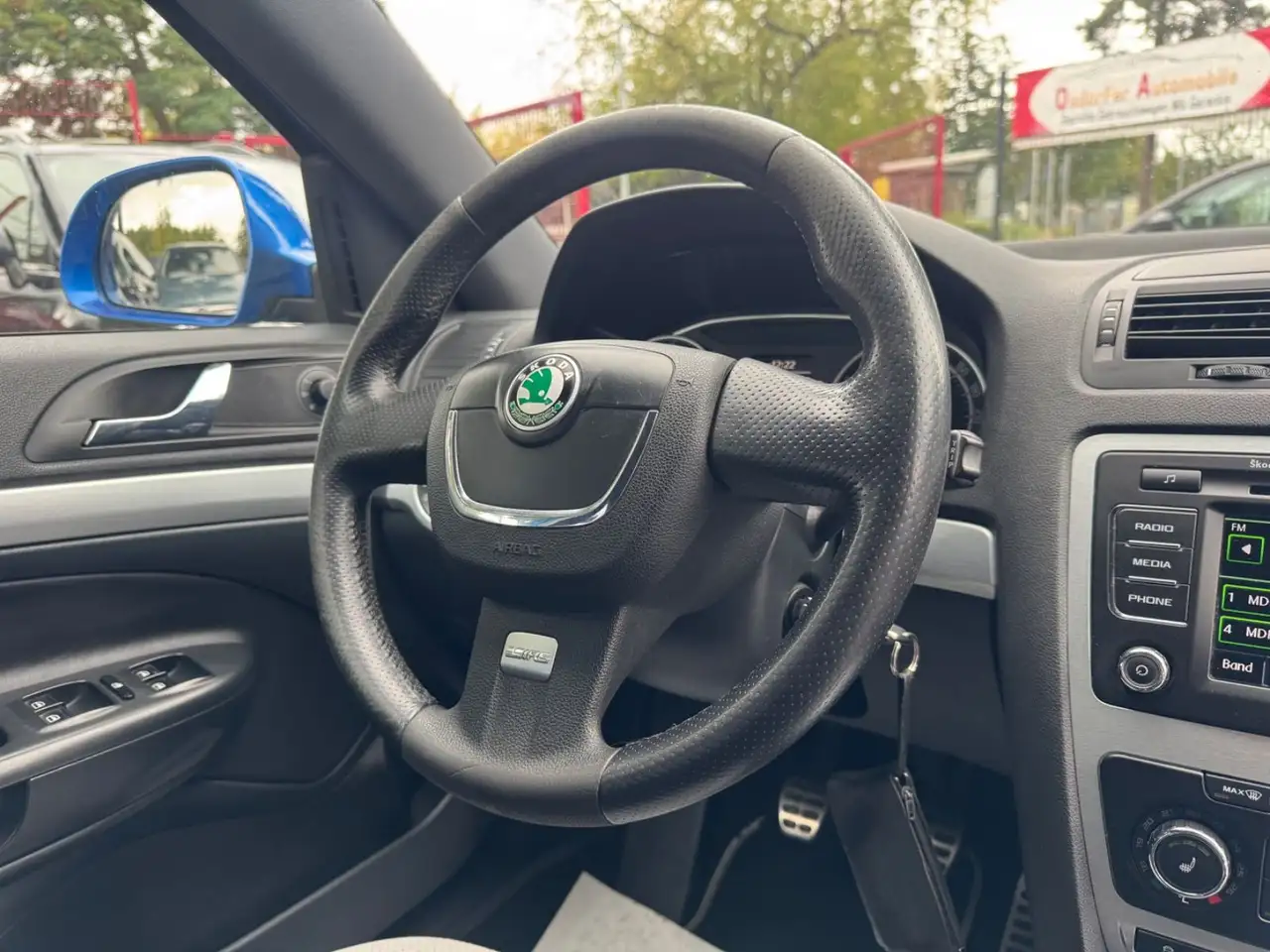 SKODA OCTAVIA COMBI RS 2.0 TFSI 200ch - PACK SPORT - SIÈGES SPORT CHAUFFANTS - XÉNON - ATTELAGE - JANTES ALLIAGE