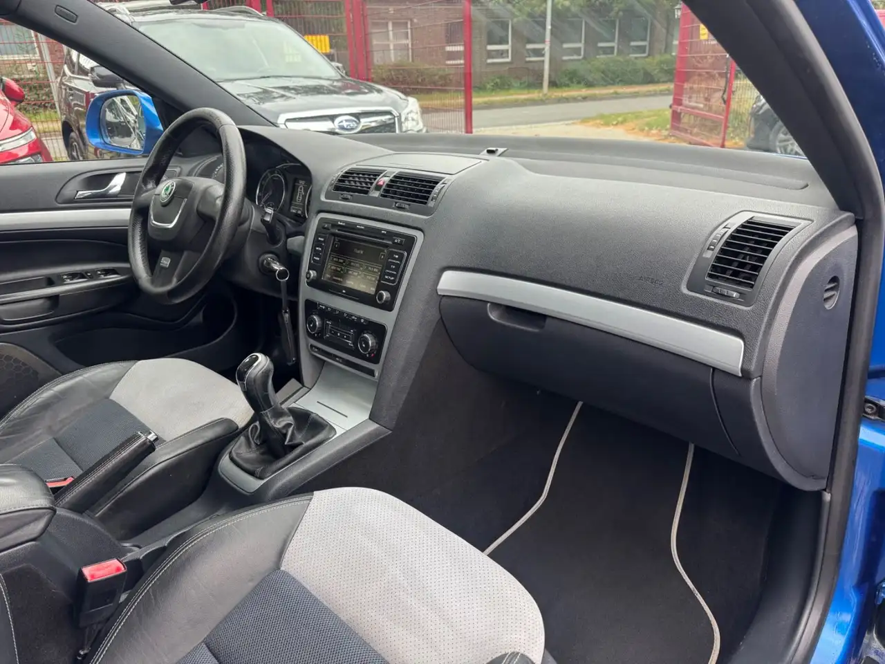 SKODA OCTAVIA COMBI RS 2.0 TFSI 200ch - PACK SPORT - SIÈGES SPORT CHAUFFANTS - XÉNON - ATTELAGE - JANTES ALLIAGE