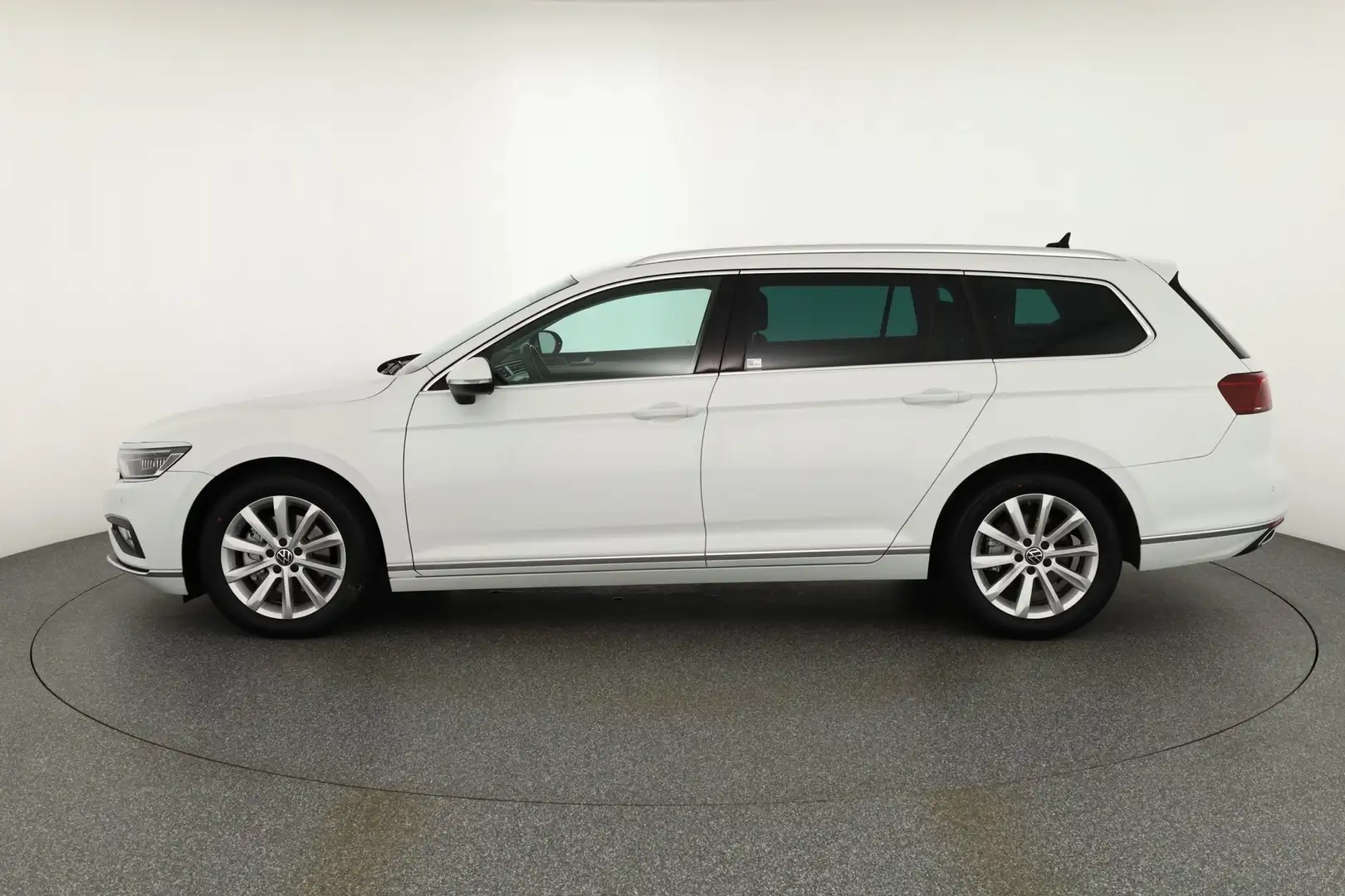 Volkswagen Passat Variant 2.0 TDI DSG Elegance LED Navi ACC K Wit - 2