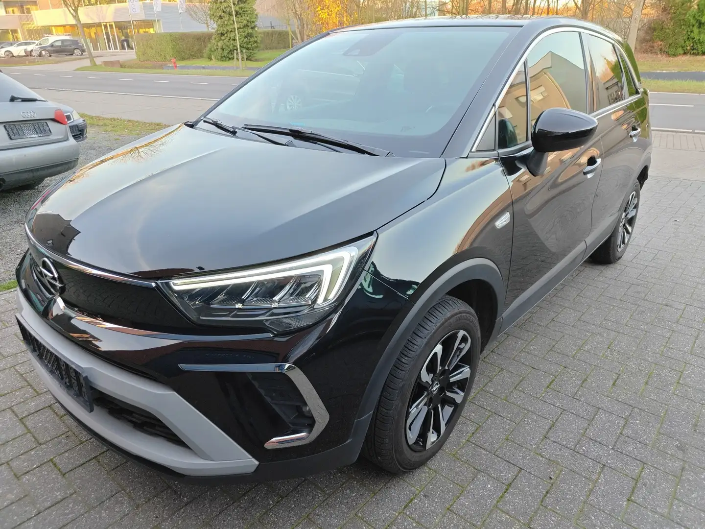 Opel Crossland 1.2 Automatik Business Elegance - 2