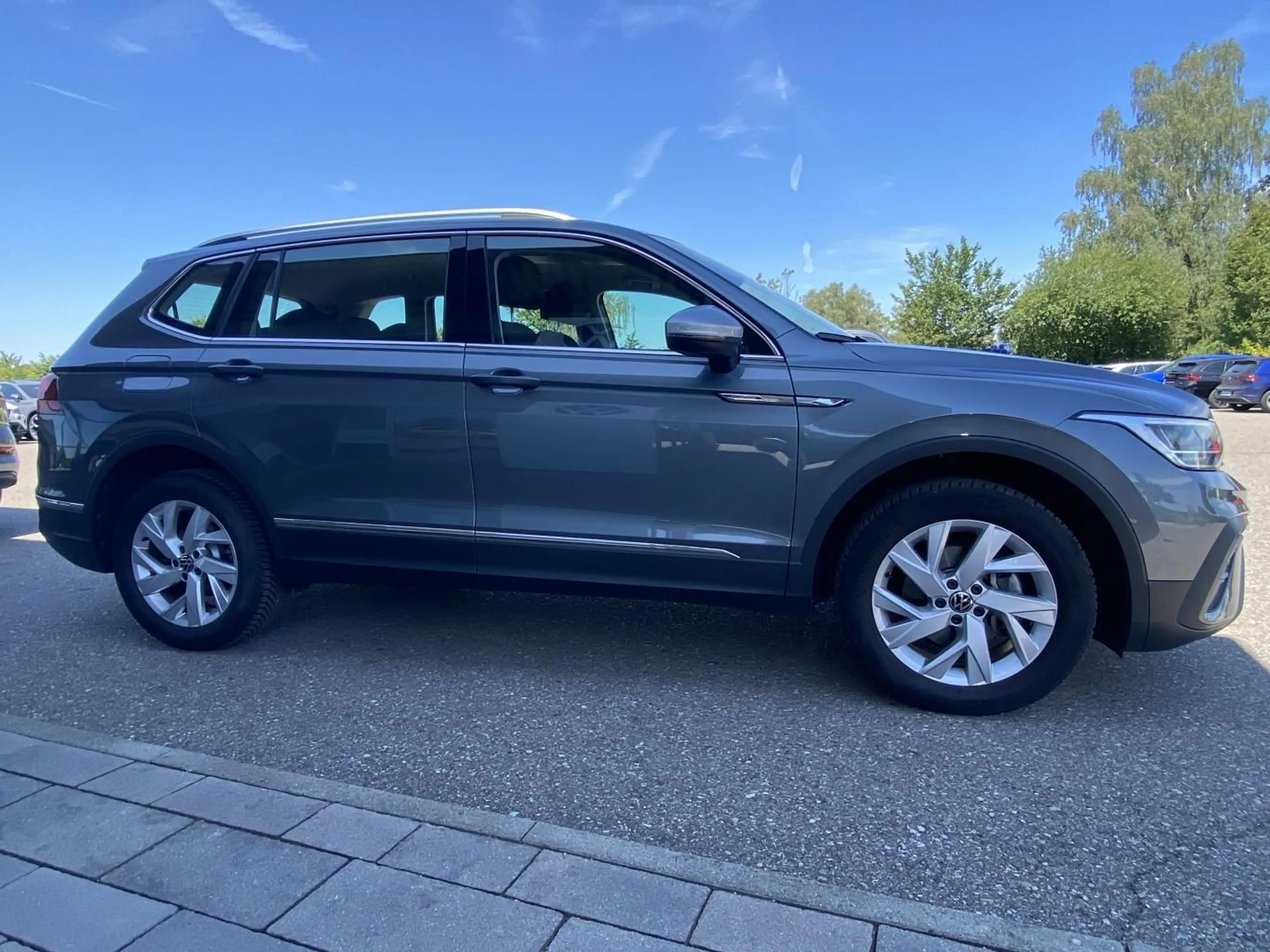 Volkswagen Tiguan Allspace 1.5 TSI DSG LIFE 7-SITZER+AHK+AC — photo 6