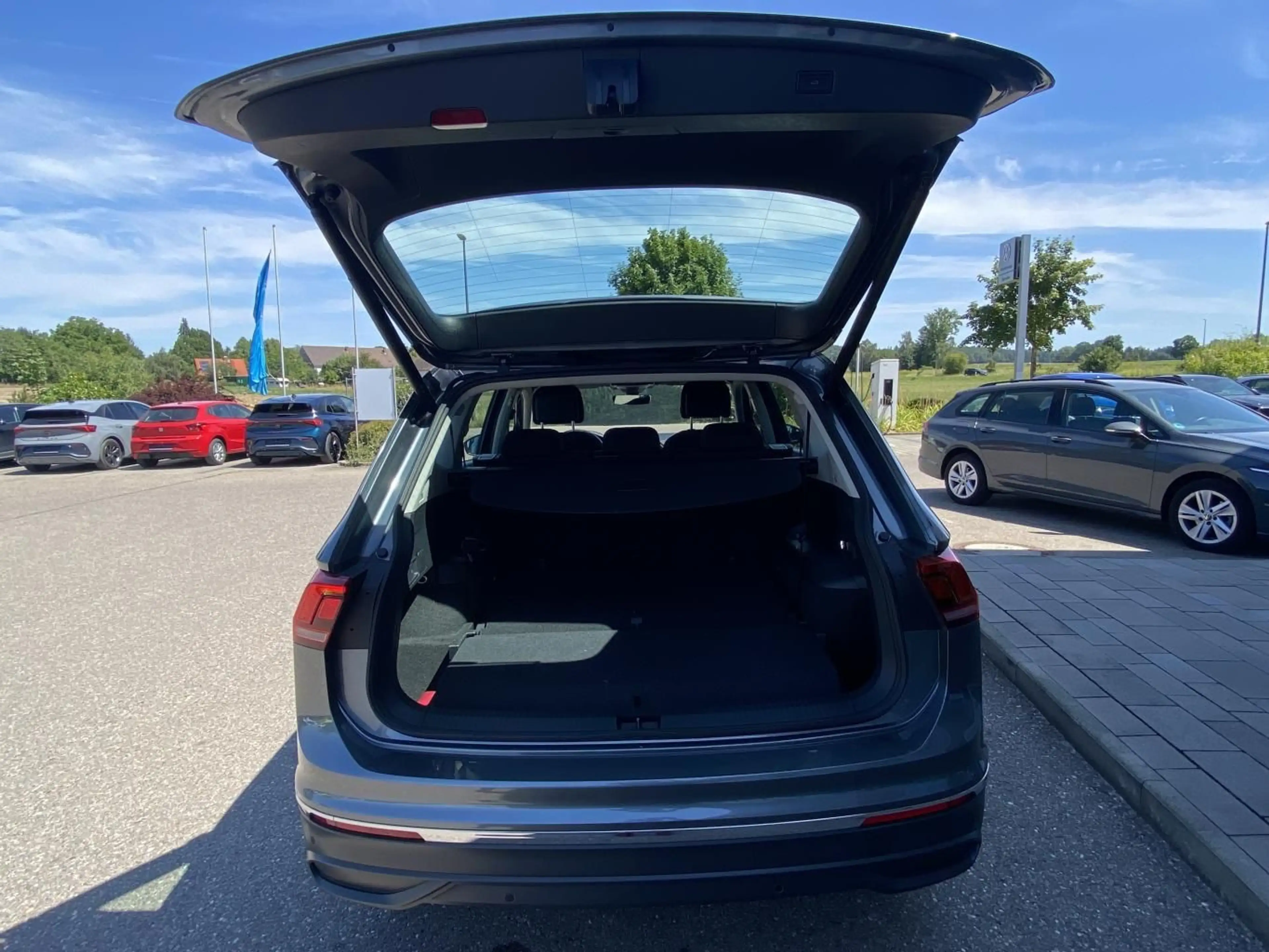 Volkswagen Tiguan Allspace 1.5 TSI DSG LIFE 7-SITZER+AHK+AC — photo 13