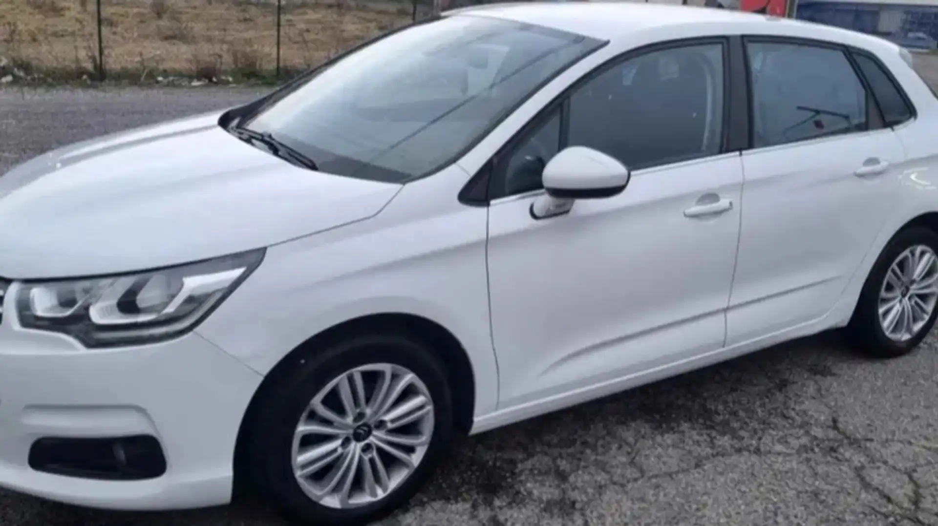 Citroen C4 C4 PureTech 110 BVM Millenium Blanc - 2