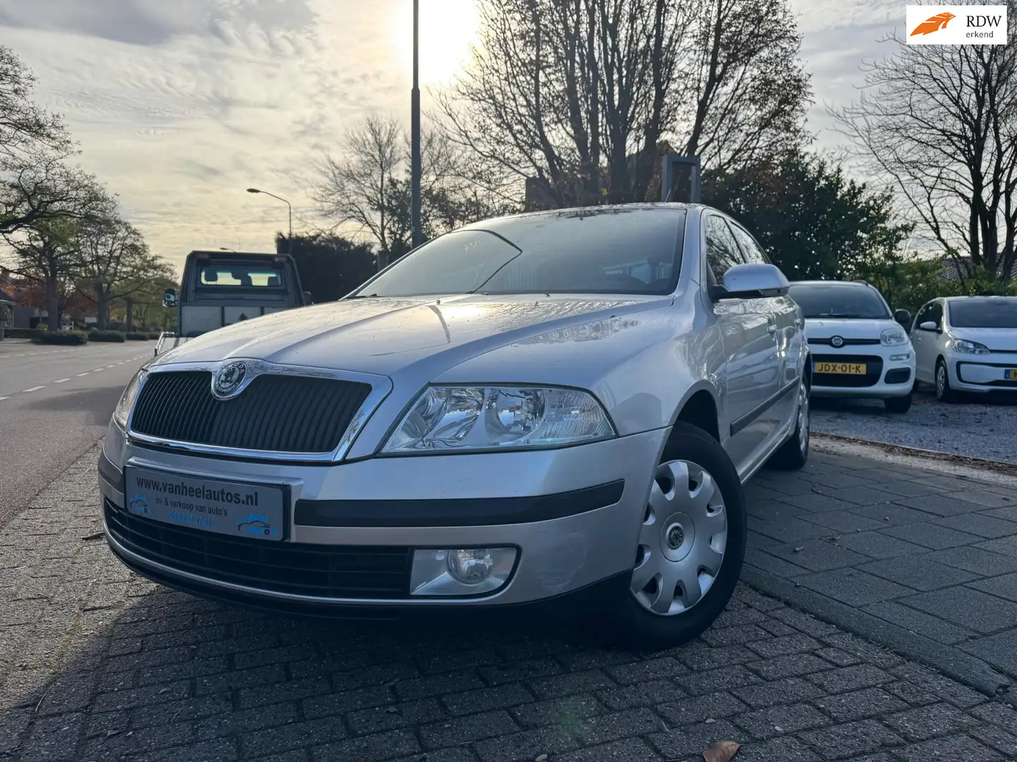 Skoda Octavia 1.6 Ambiente A-C Elek Pakket Schuif/Dak Zilver - 1