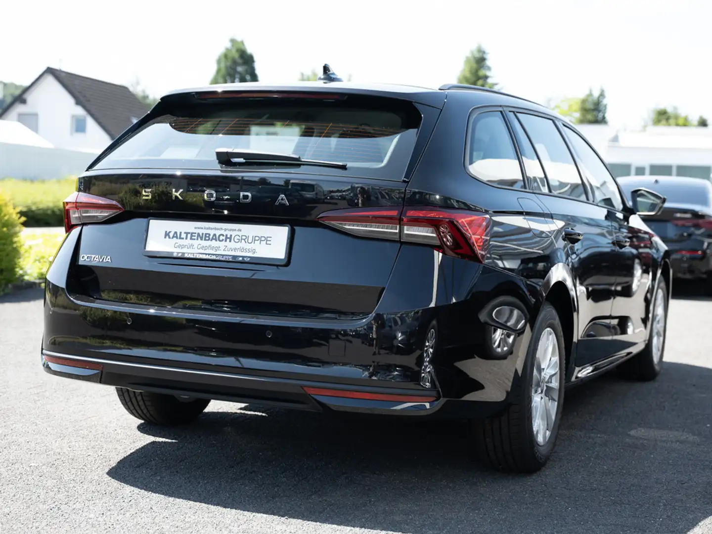 Skoda Octavia Combi 1.5 TSI Selection AHK LED SHZ Negro - 2