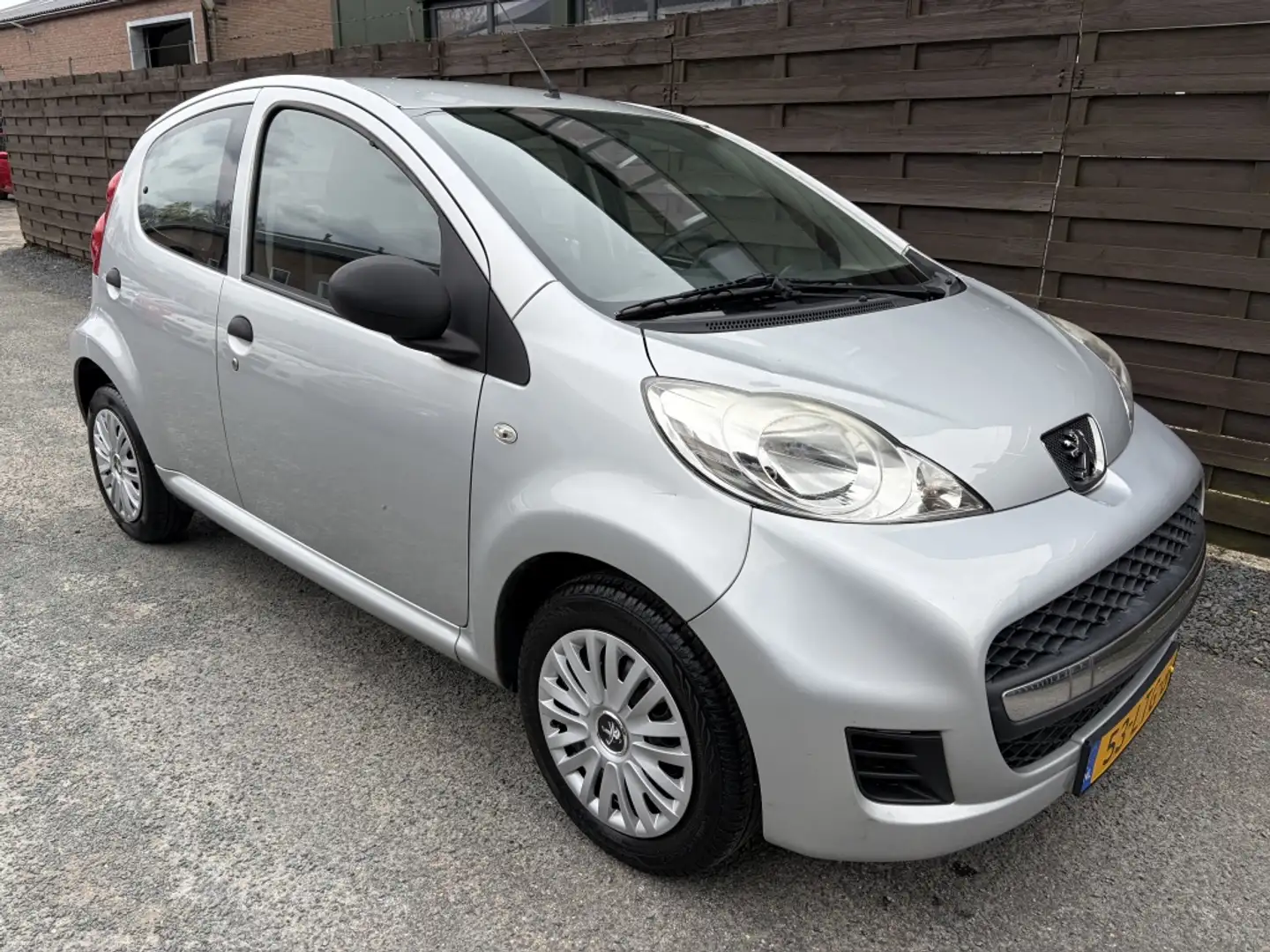 Peugeot 107 1.0-12V XR 5DRS / Nieuwe koppeling! Grau - 2