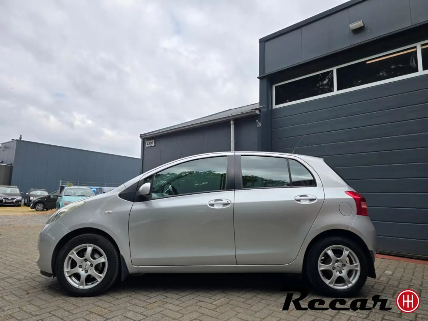 Toyota Yaris 1.3 VVTi Sol/Airco/5Drs/Pdc/Trekhaak/Apk Gris - 2