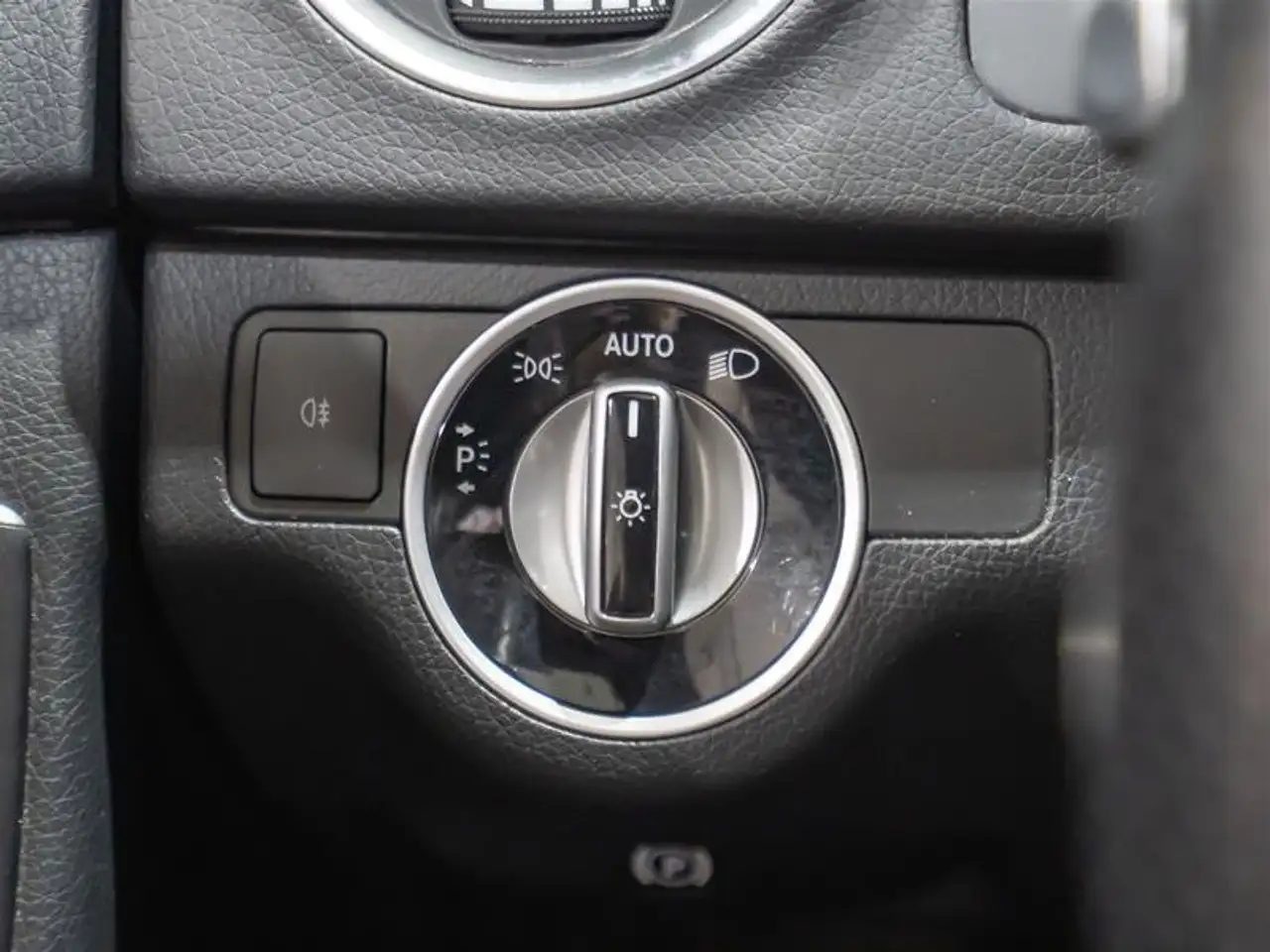 Mercedes-Benz C-Class снимка Mercedes-Benz C-Class