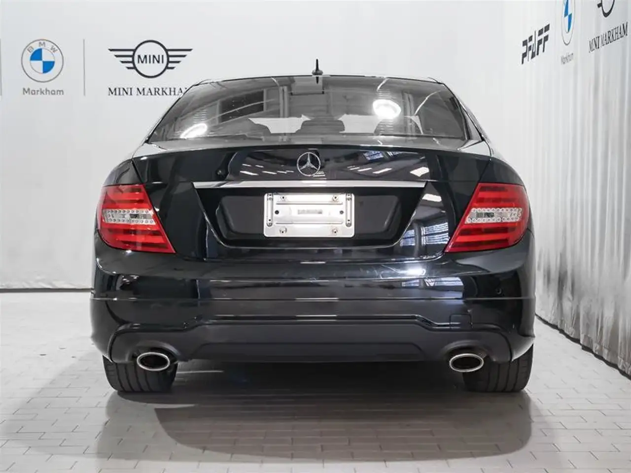 Mercedes-Benz C-Class снимка Mercedes-Benz C-Class