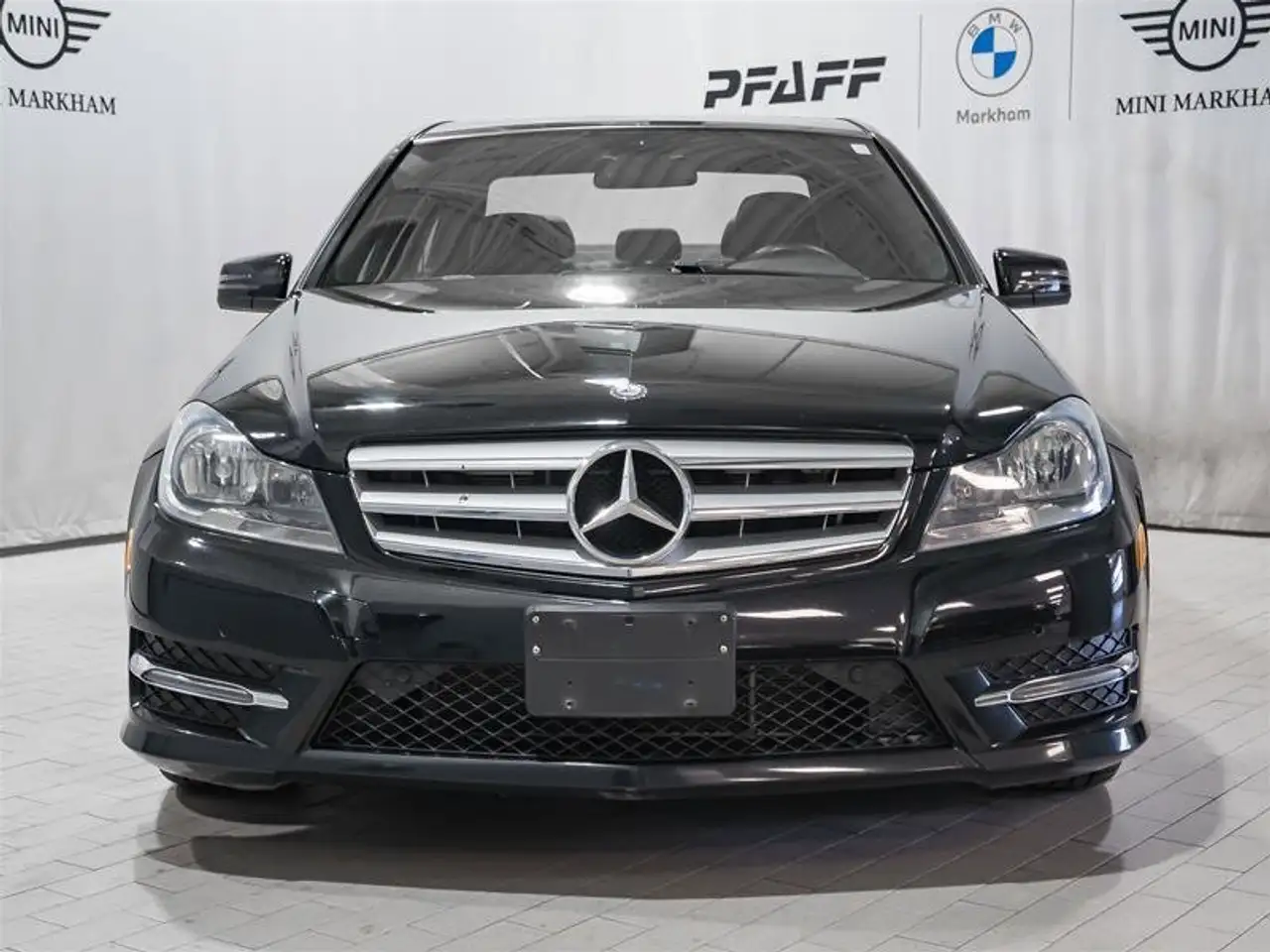 Mercedes-Benz C-Class снимка Mercedes-Benz C-Class