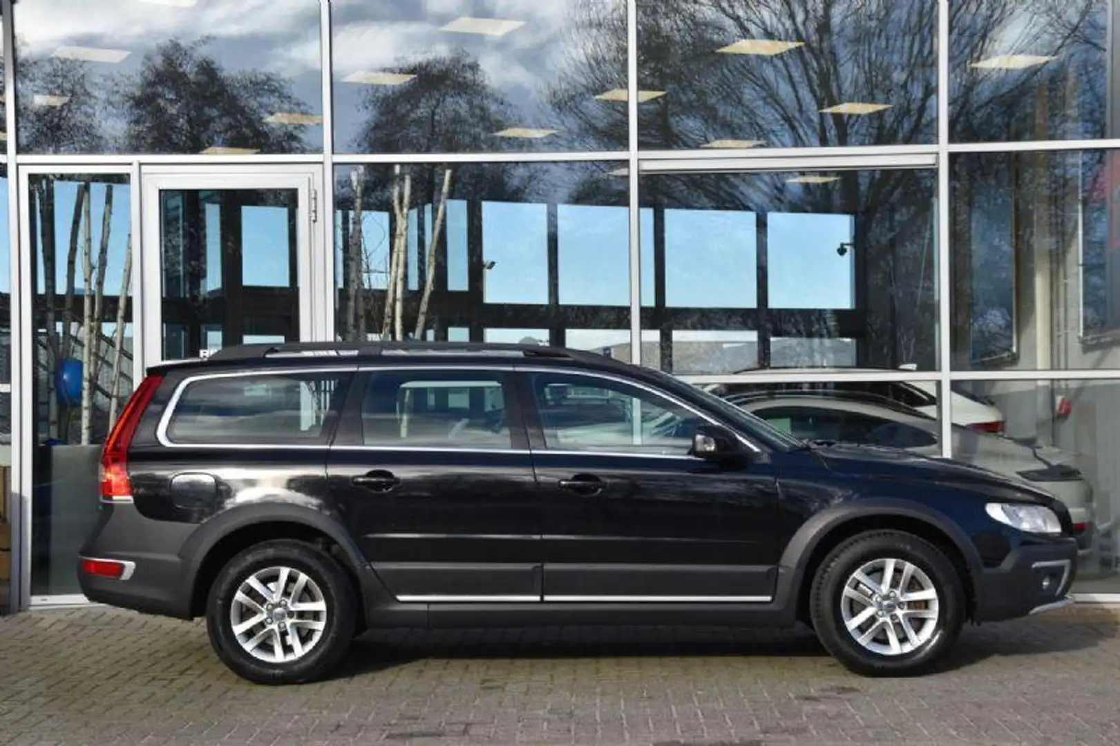 Volvo XC70 2.0 D4 FWD Classic Edition Airco Dak Xenon Pdc NAP Negro - 2
