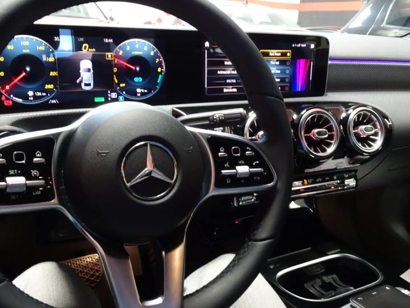 Mercedes-Benz A 250 AMG LINE Berlina URGENTE. Negro - 2