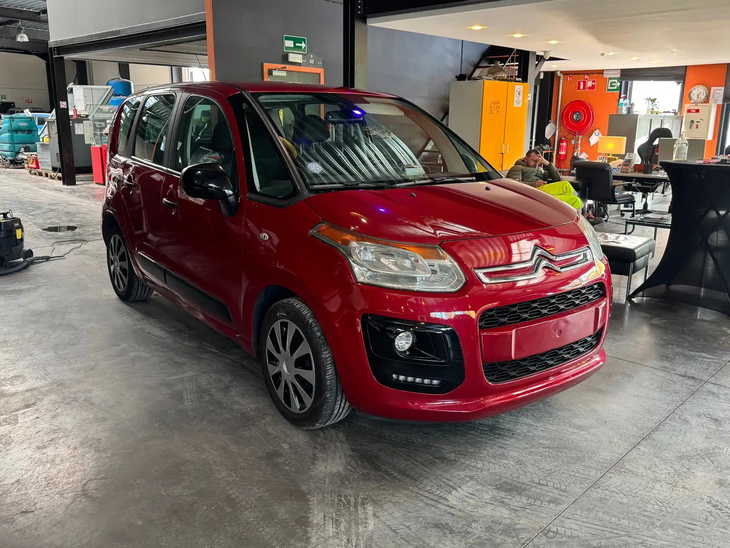 Citroen C3 Picasso C3 Picasso  Attraction/ PRET A IMMATRICULER Rouge - 1