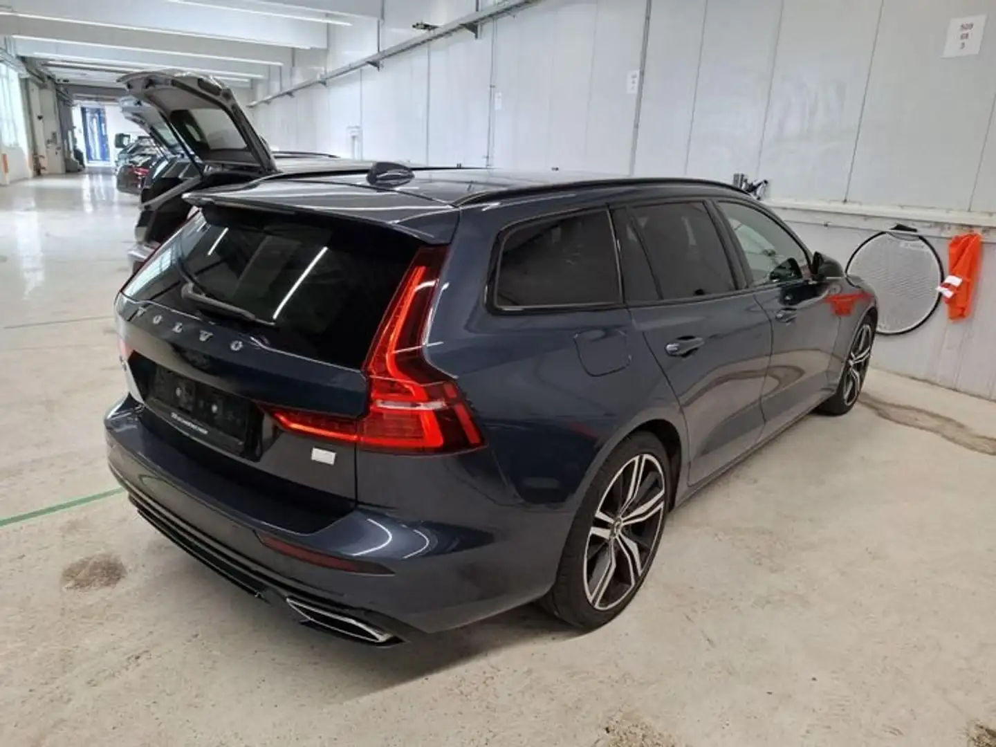 Volvo V60 T6/R Design Recharge Plug-In Hybrid AWD Bleu - 2