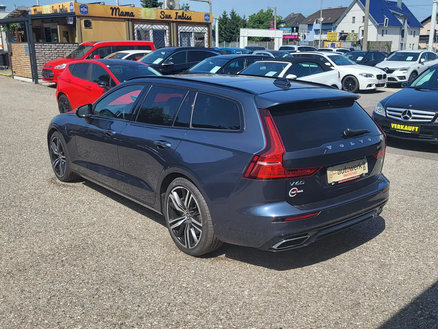 Volvo V60 T6/R Design Recharge Plug-In Hybrid AWD Blau - 2