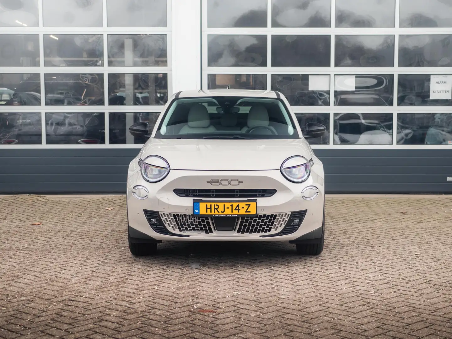Fiat 600 1.2 Hybrid 110pk La Prima | Leder | Stoelmassage | Grijs - 2
