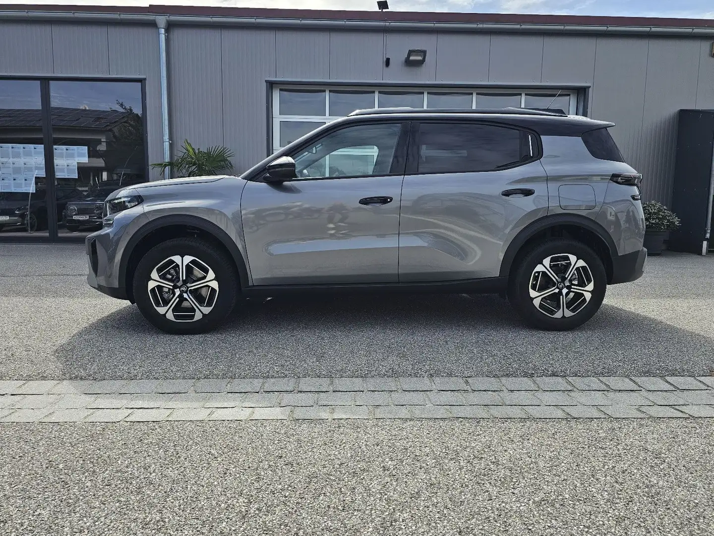 Citroen C3 Aircross Hybrid 145 e-DSC6 MAX Winterpaket Grau - 2