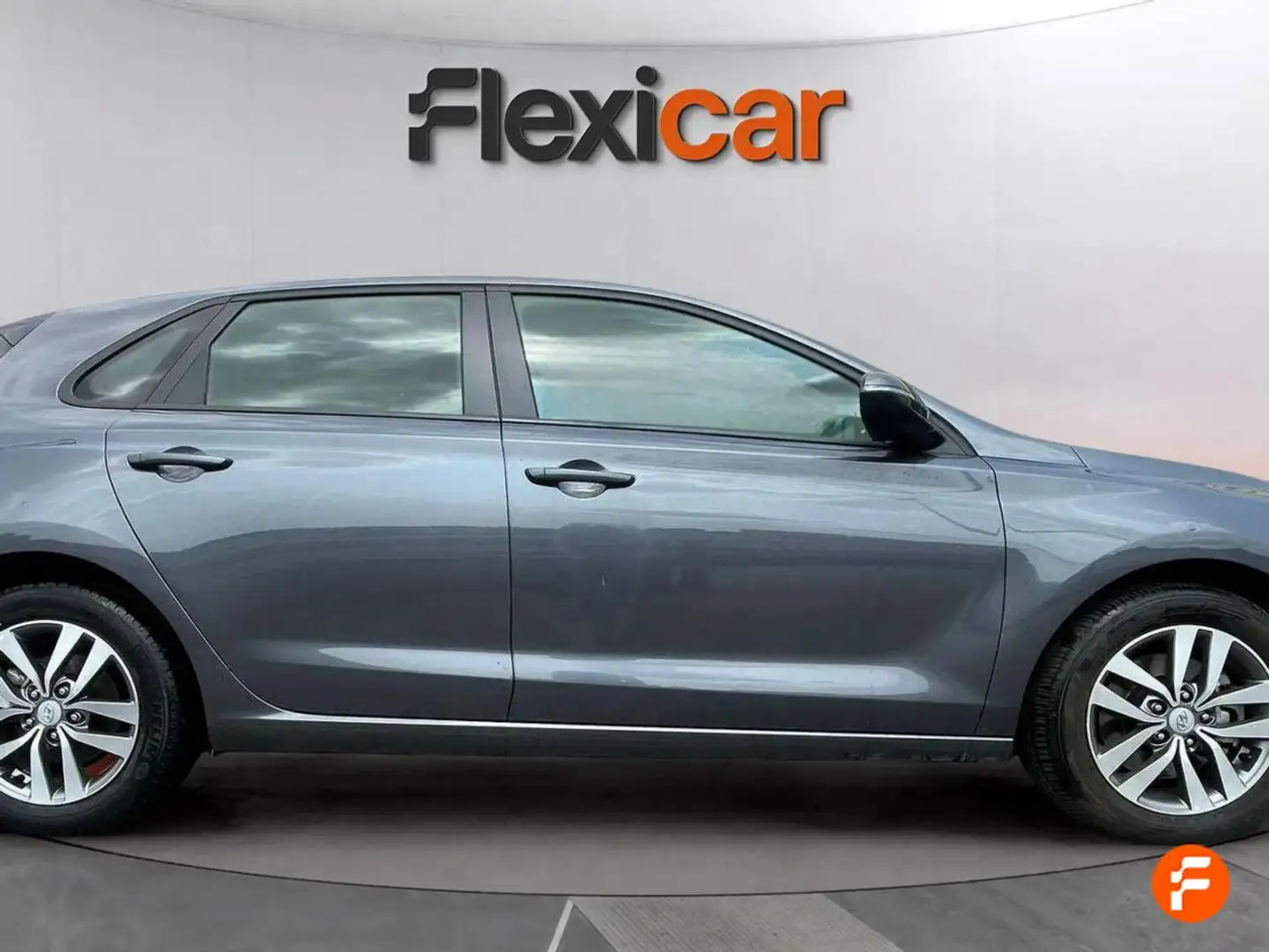 Hyundai i30 1.0 TGDI Klass Fastback Gris - 2