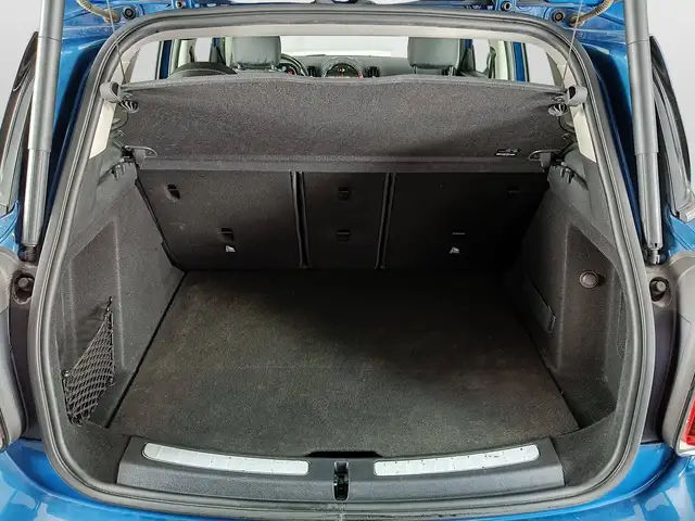 Mini Hatch view 14