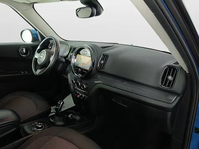Mini Hatch view 10