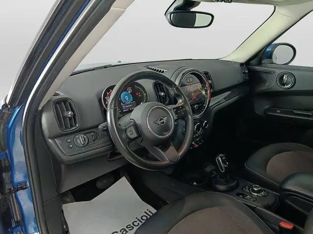 Mini Hatch view 7