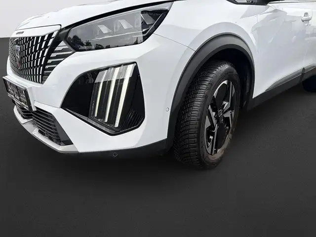 Peugeot 2008 view 11