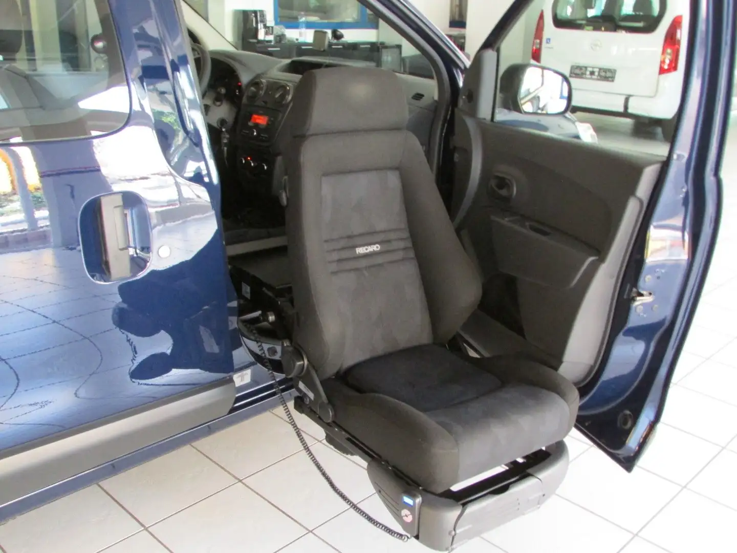 Dacia Dokker Rollstuhlrampe AMF/Schwenksitz Bleu - 1