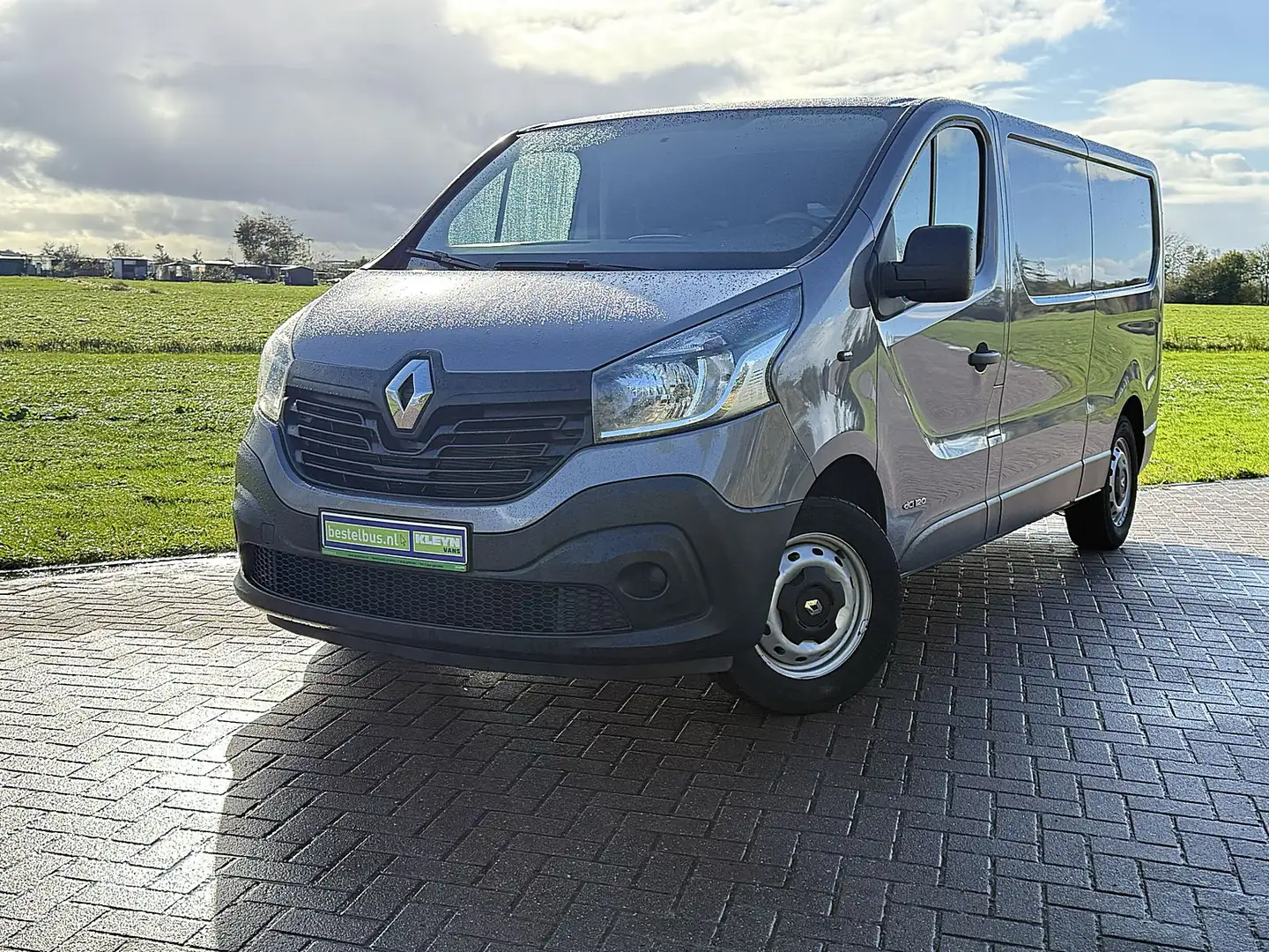 Renault Trafic 1.6 dCi T29 L2H1 Energy Grijs - 2