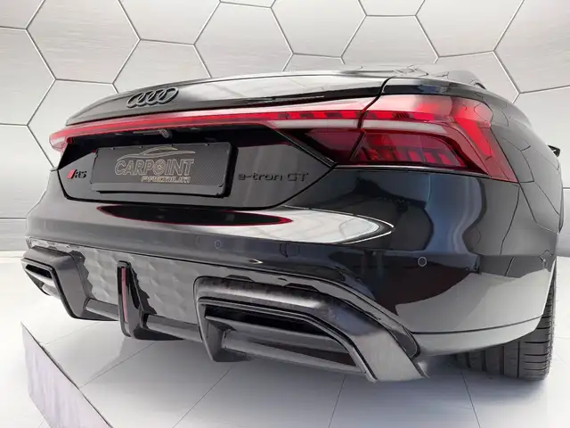 Audi e-tron GT view 8
