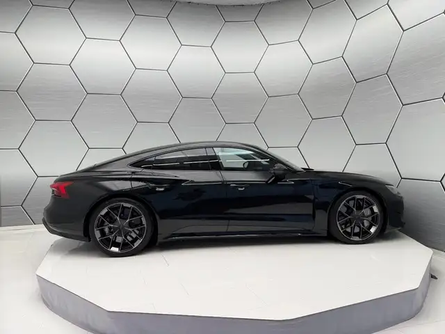Audi e-tron GT view 11