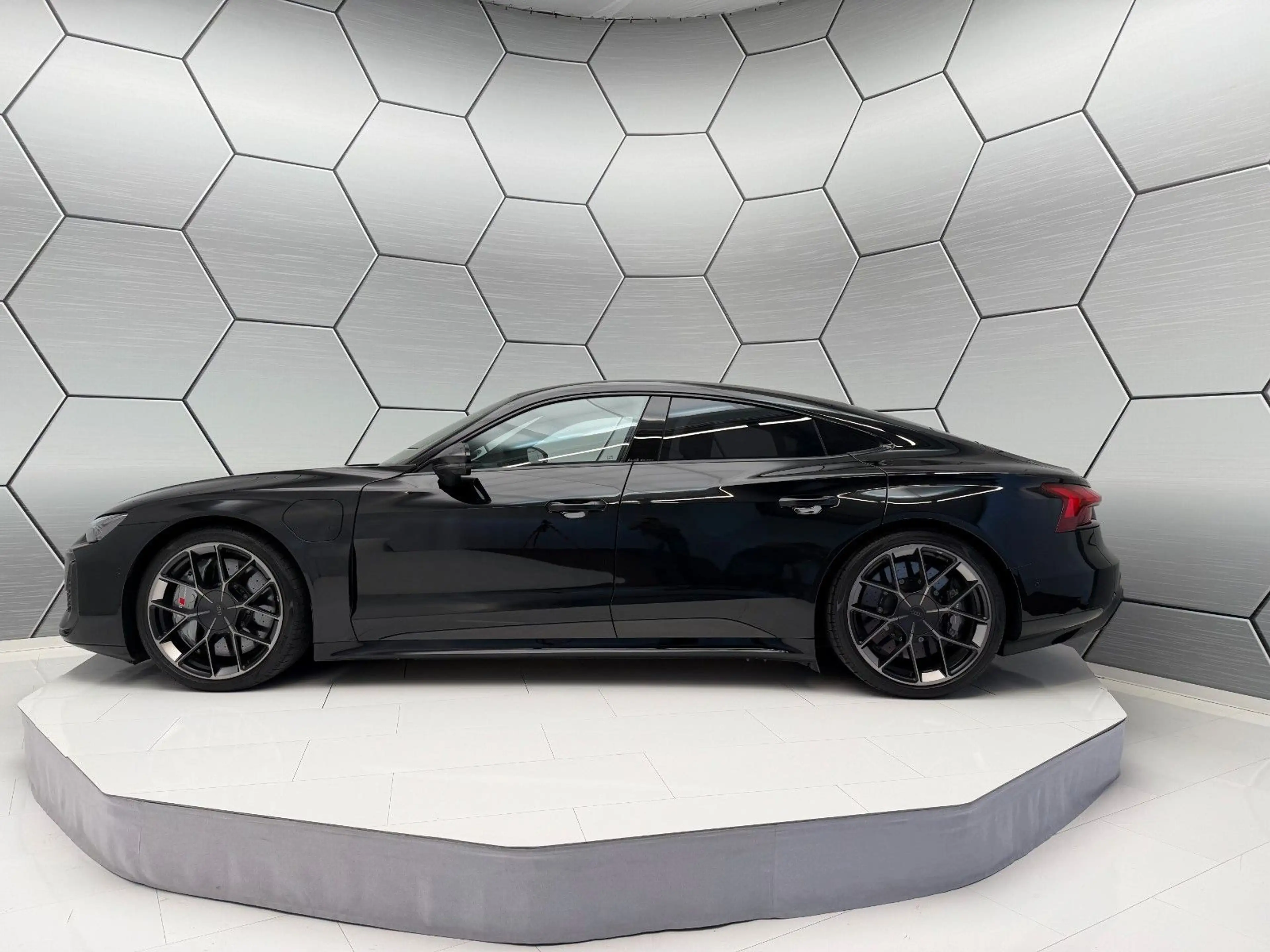 Audi RS e-tron GT performance Carbon Massage Keramik — photo 2