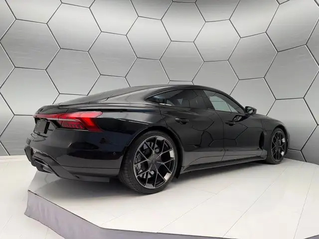 Audi e-tron GT view 10