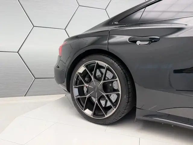 Audi e-tron GT view 12