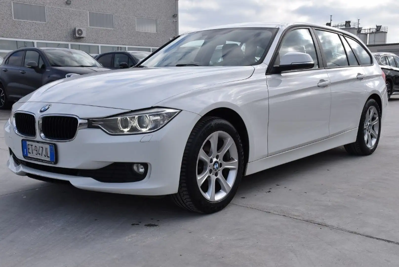 BMW 320 d Touring Business aut. *NAVIGATORE* Weiß - 1