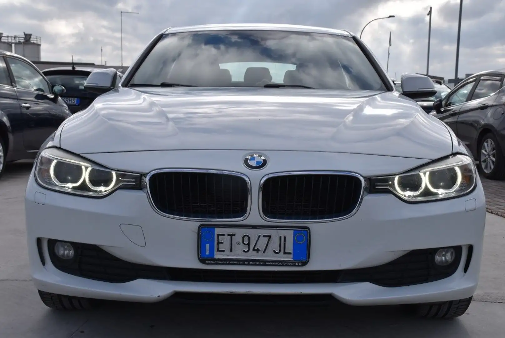 BMW 320 d Touring Business aut. *NAVIGATORE* Weiß - 2