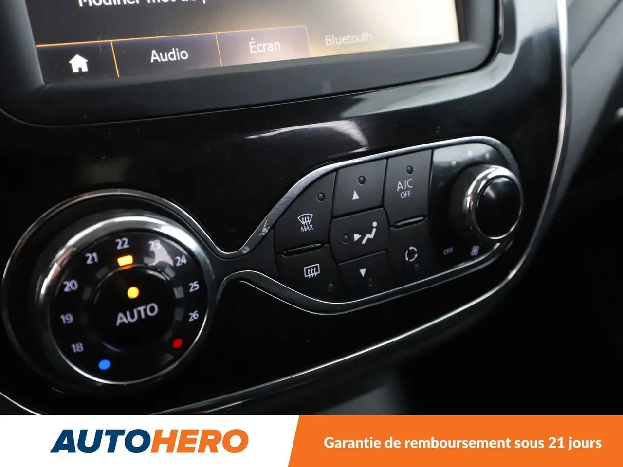 Renault Captur — photo 23