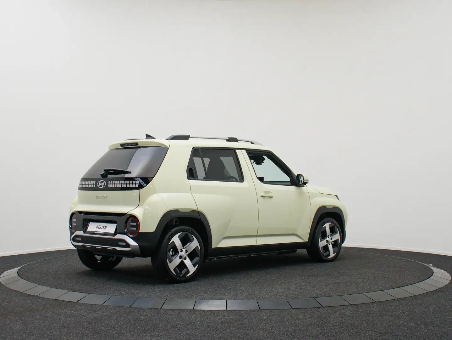 Hyundai Inster Electric 49 kWh Evolve Sky Plus Automaat (Buttercr Geel - 2