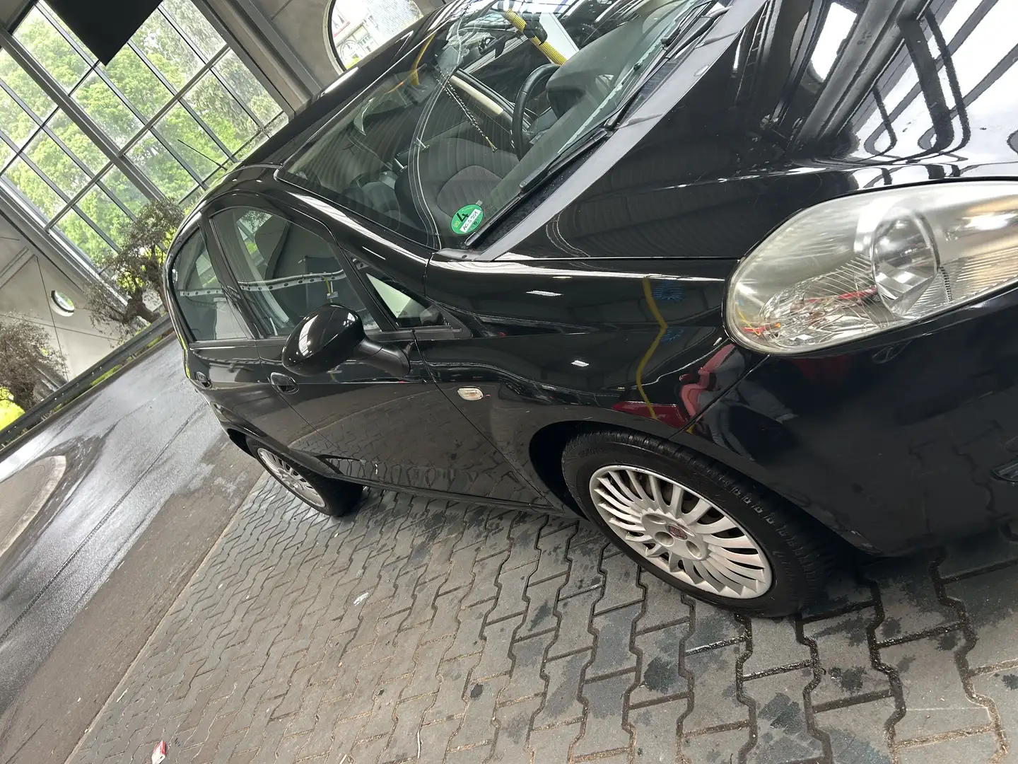 Fiat Grande Punto 1.4 8V Feel Schwarz - 2