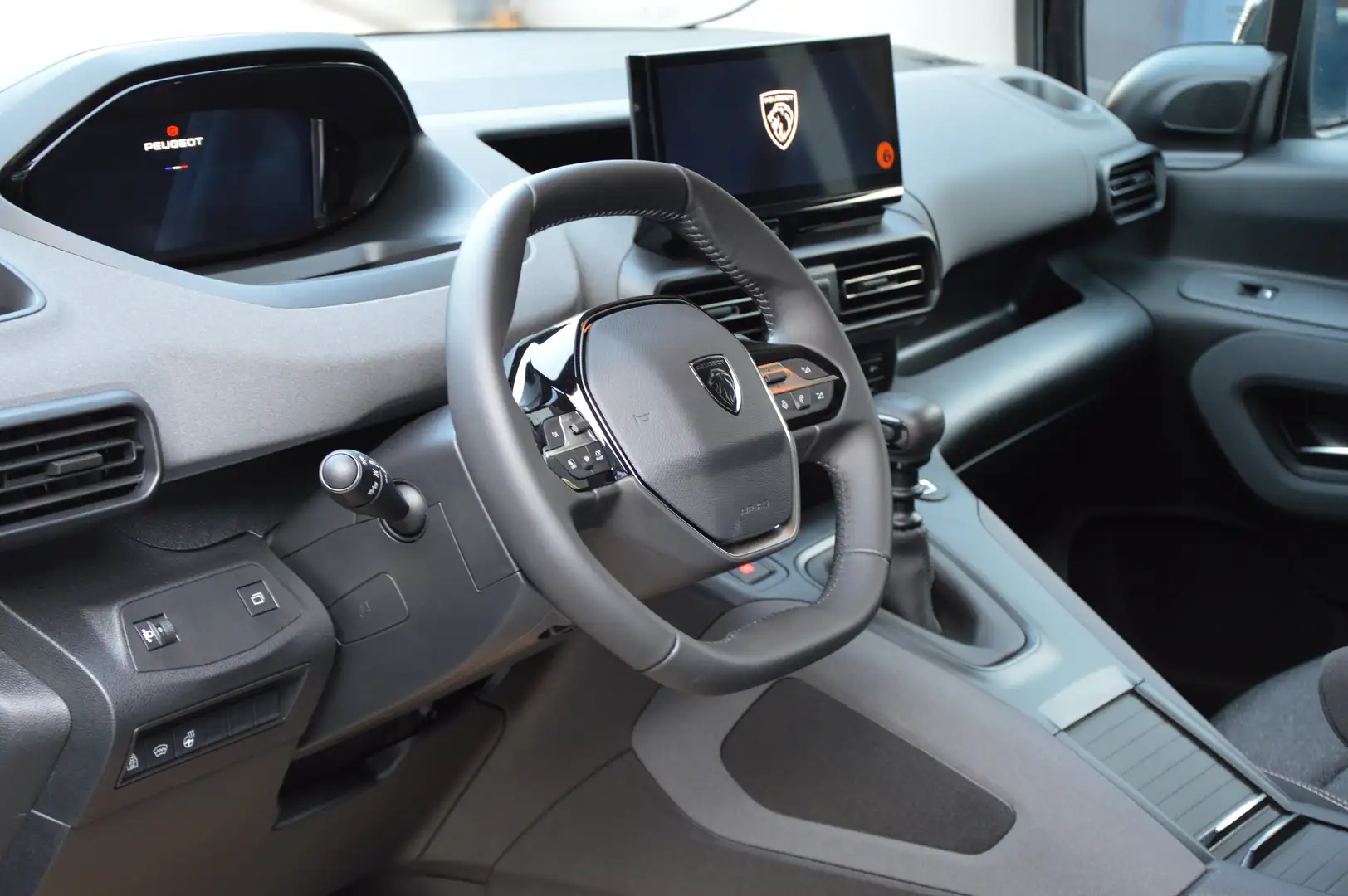 Peugeot Rifter 100 HDI Allure|VORFÜHRER|NAVI|KAMERA|AB11/2026 Grün - 2