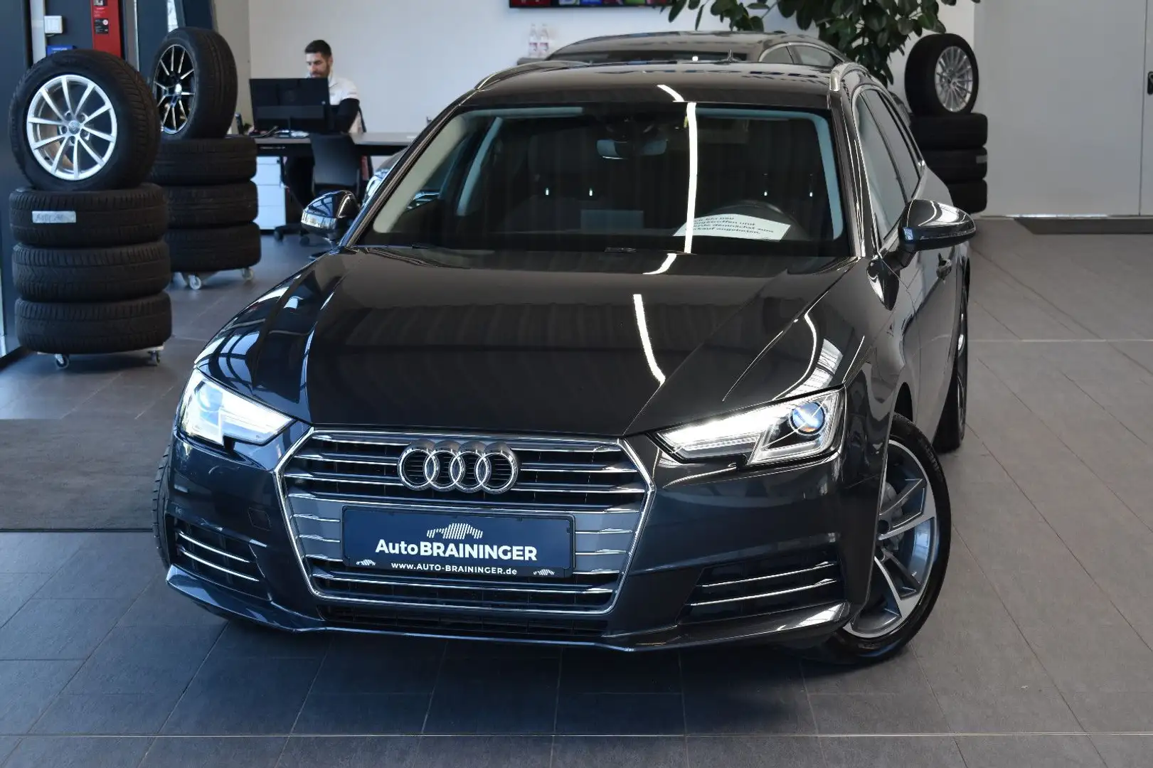 Audi A4 Avant 2.0TDI S-tronic sport Navi3D~Xenon~AHK Grau - 1