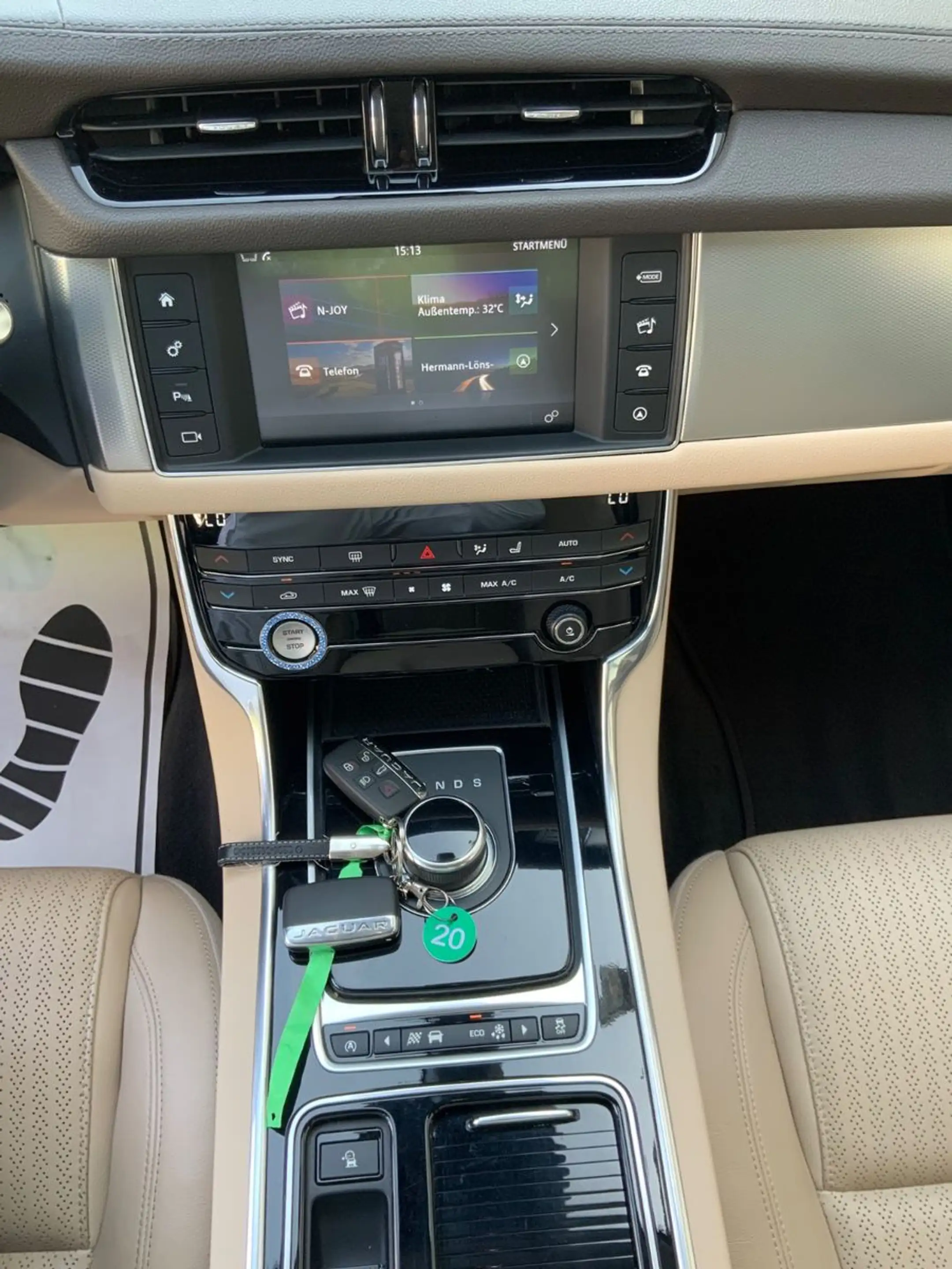 Jaguar XF Prestige Jaguar S-Heft//BritishRacingGreen — photo 17