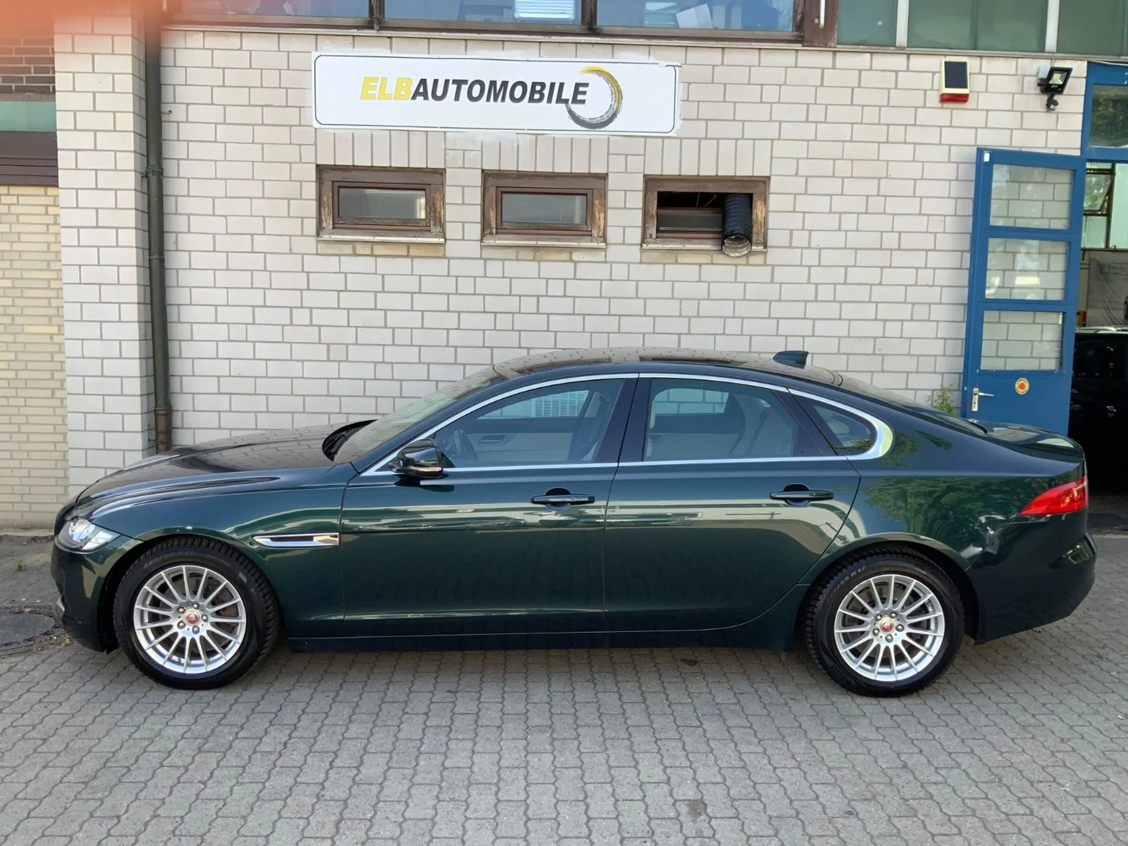 Jaguar XF Prestige Jaguar S-Heft//BritishRacingGreen — photo 6