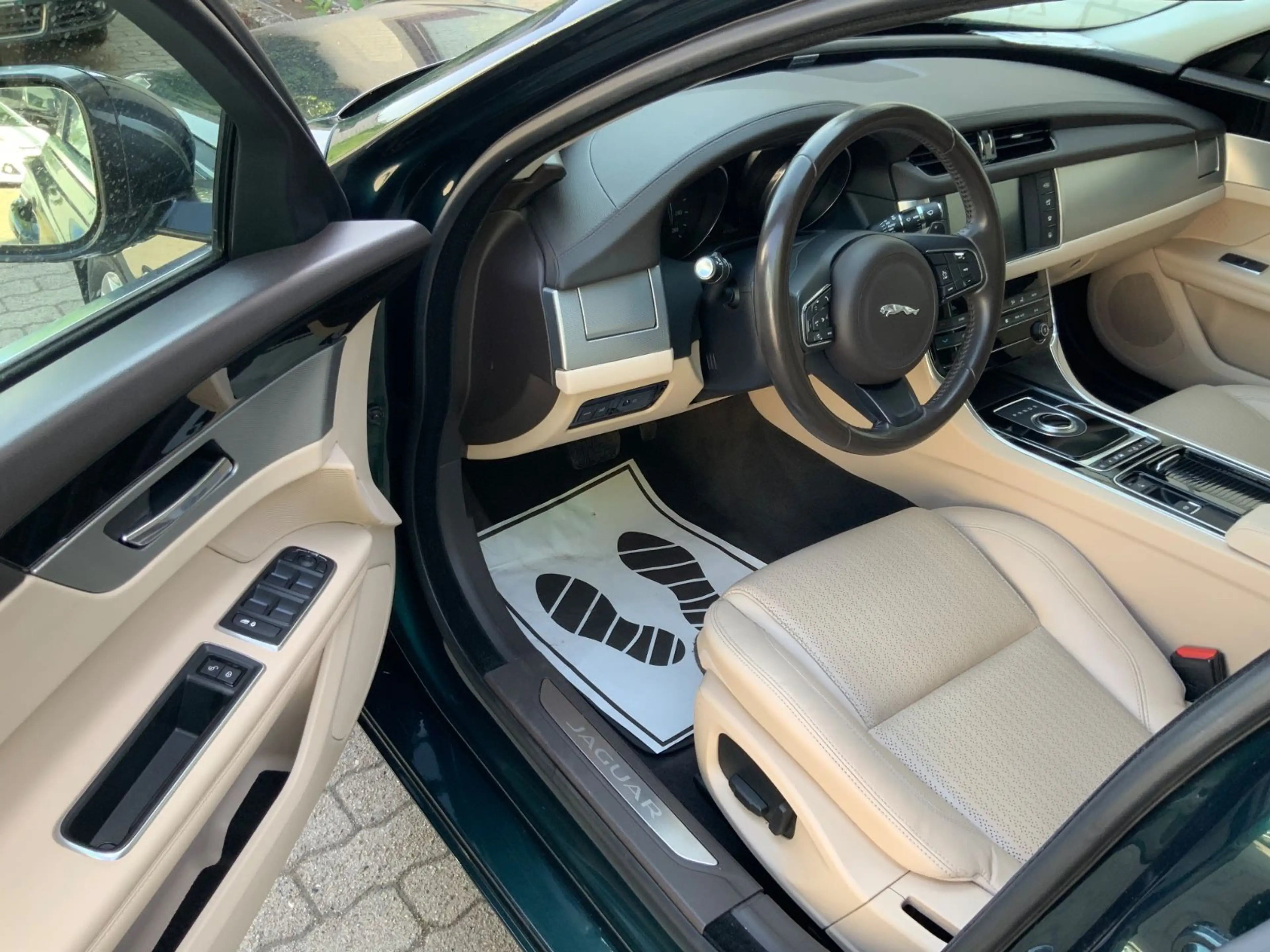 Jaguar XF Prestige Jaguar S-Heft//BritishRacingGreen — photo 12