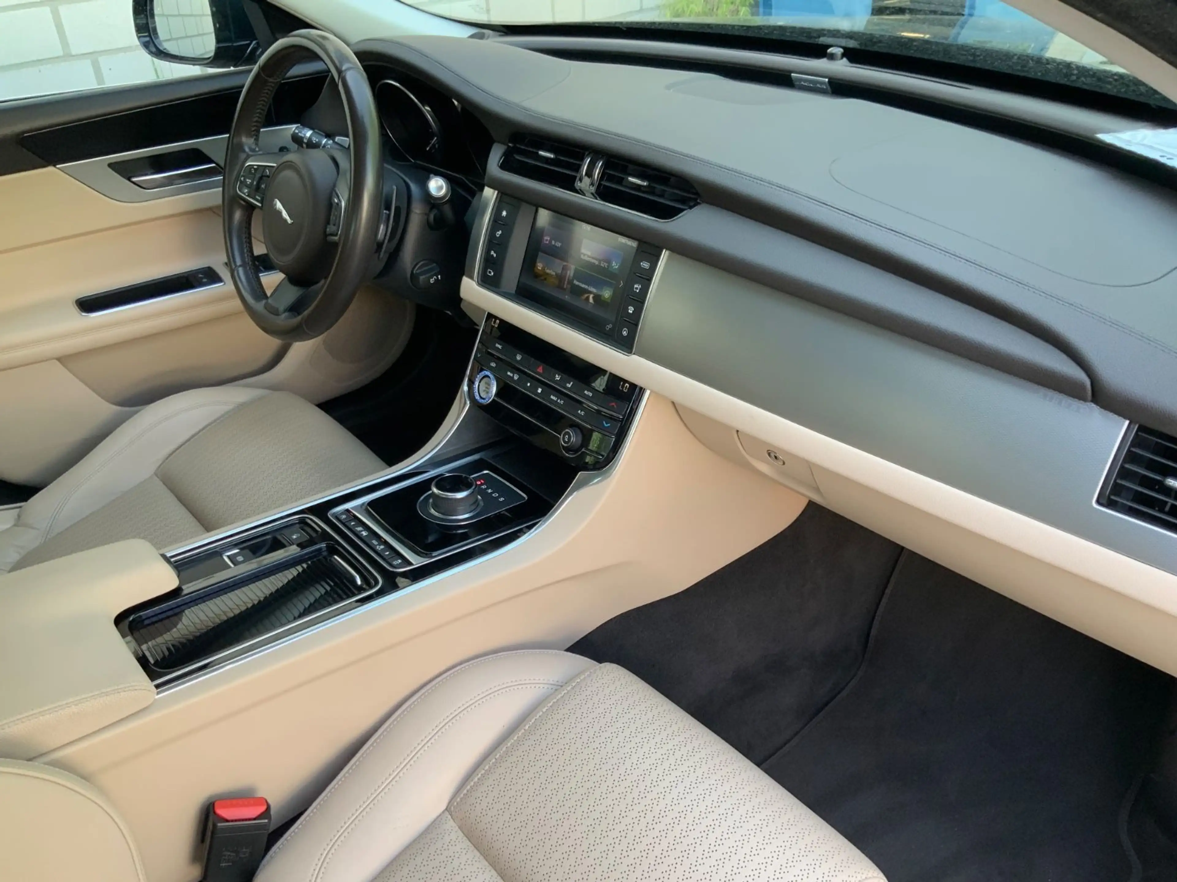 Jaguar XF Prestige Jaguar S-Heft//BritishRacingGreen — photo 22