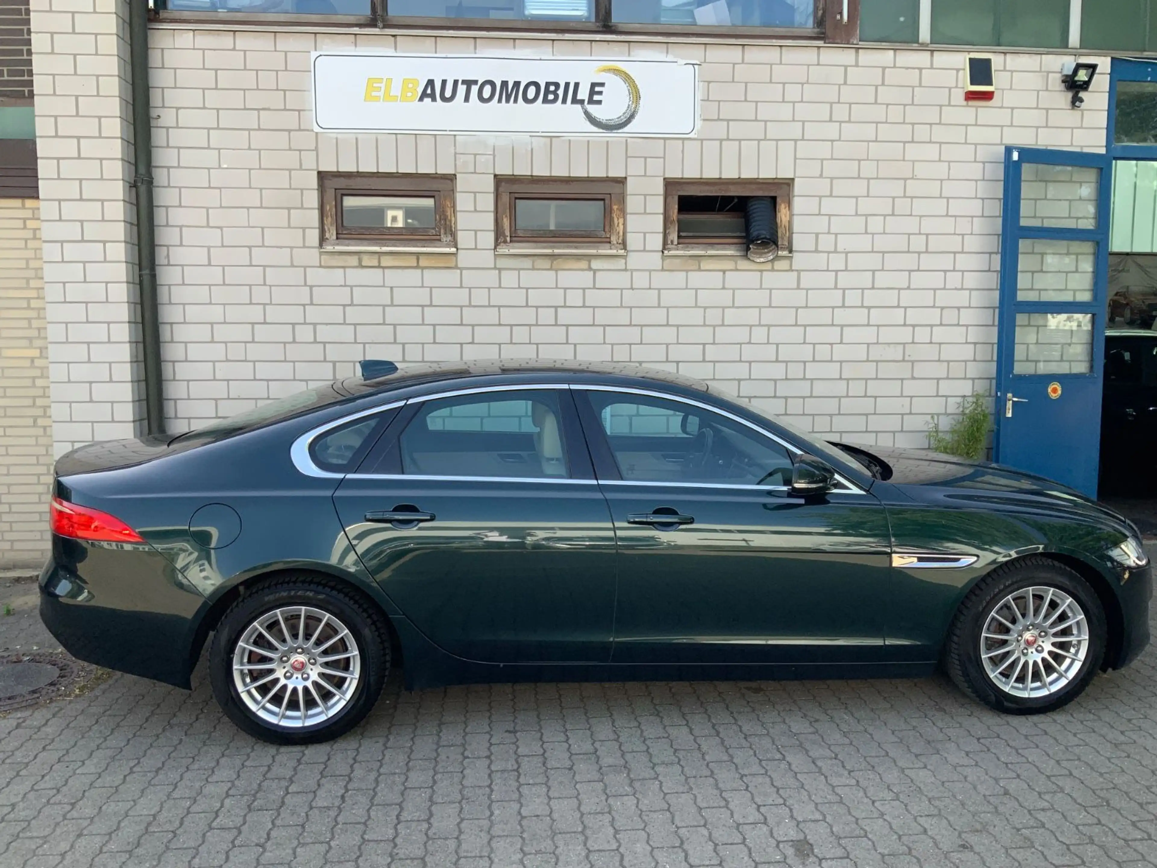 Jaguar XF Prestige Jaguar S-Heft//BritishRacingGreen — photo 7
