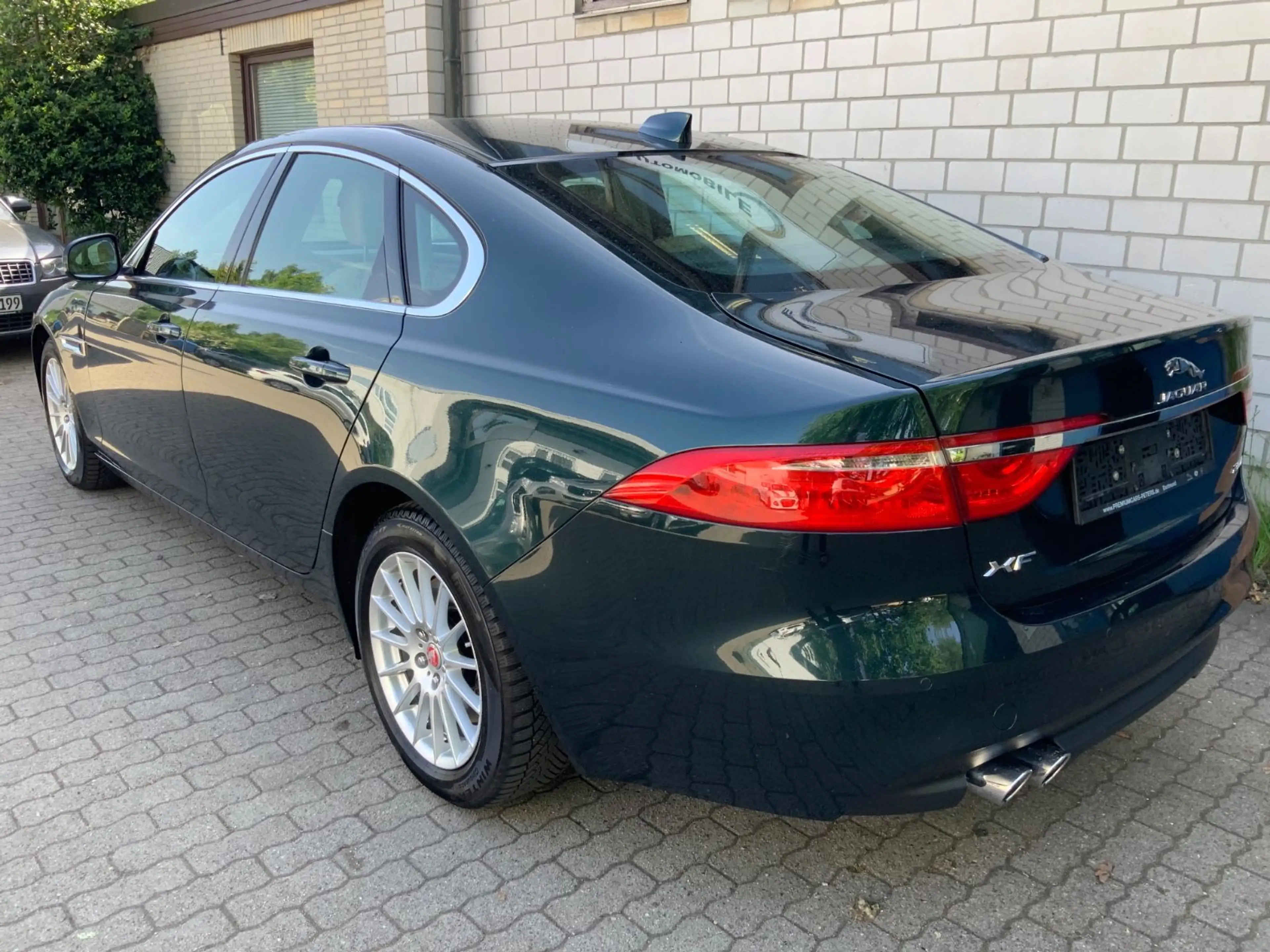 Jaguar XF Prestige Jaguar S-Heft//BritishRacingGreen — photo 4