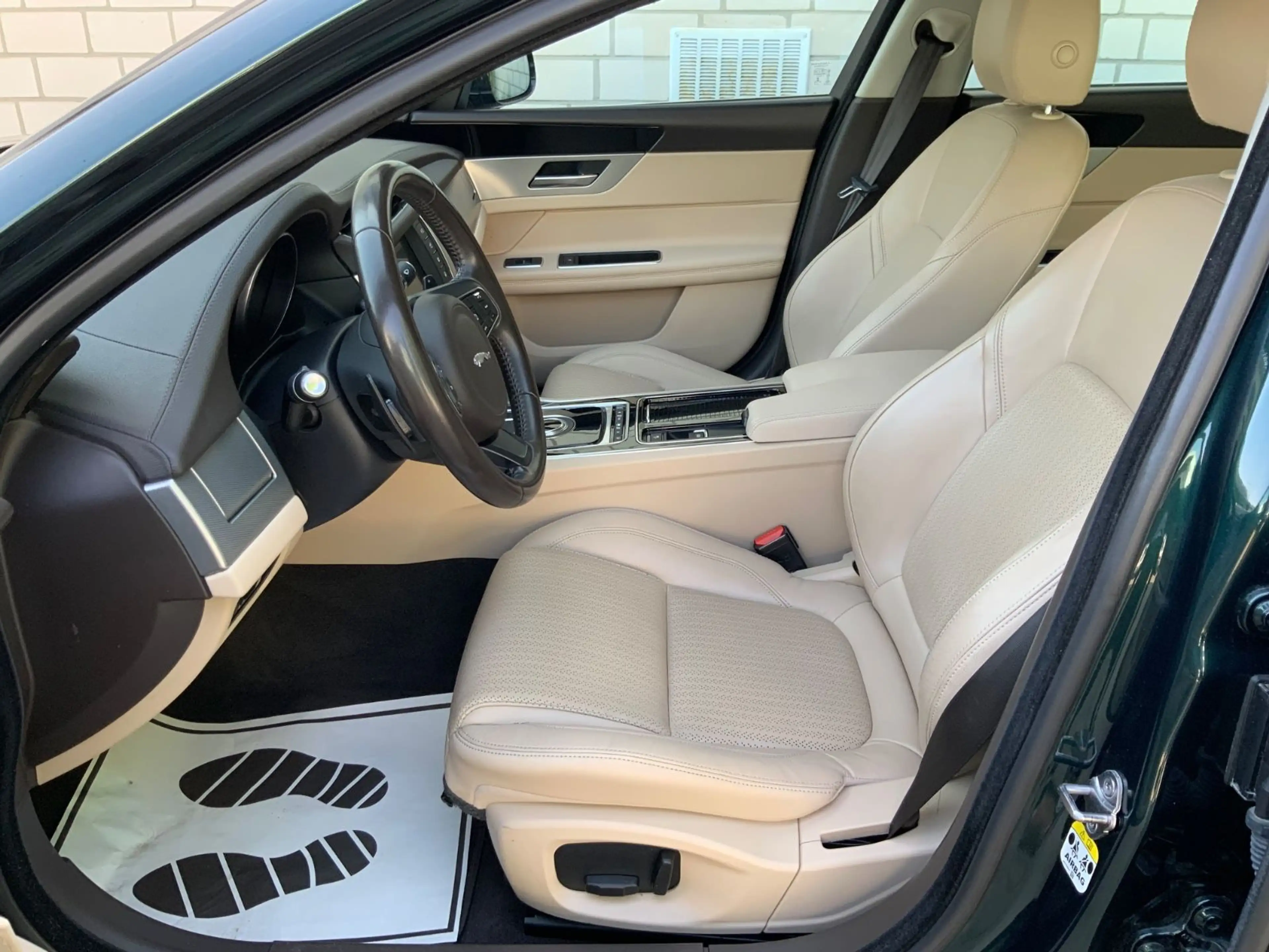 Jaguar XF Prestige Jaguar S-Heft//BritishRacingGreen — photo 13